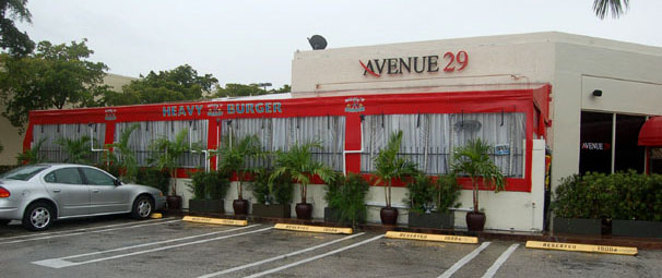 Heavy Burger and Avenue 29 share a common roof inside the space formerly occupied by Ivy, Bar Rosso, and Cavalli inside Loehmann's Plaza.