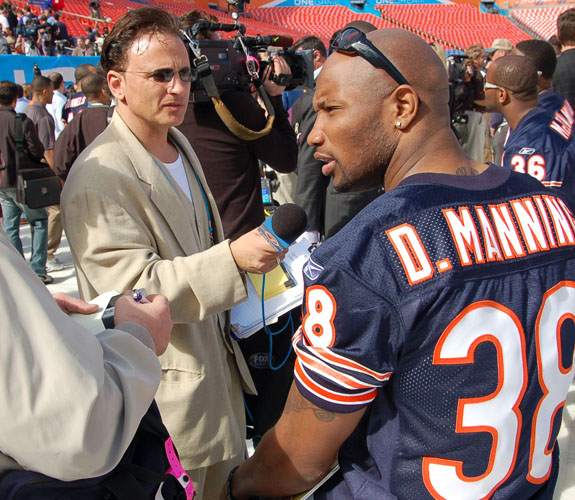 WSVN weekend sports anchor/reporter Mike DiPasquale interviews Chicago Bears safety Danieal Manning at Super Bowl XLI Media Day.