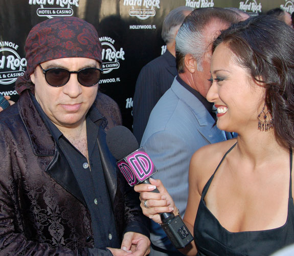 Steven Van Zandt, who played Tony Soprano's consigliere, Silvio Dante, on the hit show The Sopranos, talks with WSVN's Deco Drive.