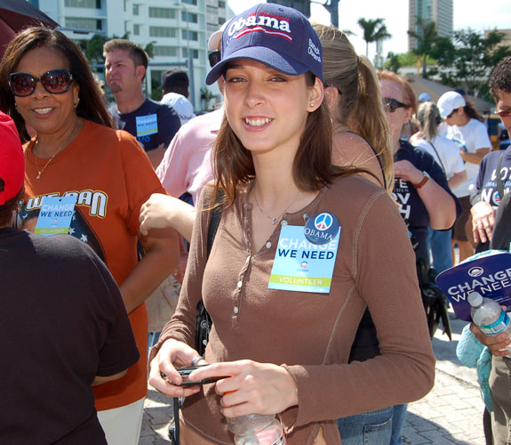 Volunteers came out in droves at Bicentennial Park in downtown Miami to support the candidacy of Illinois junior senator Barack H. Obama.